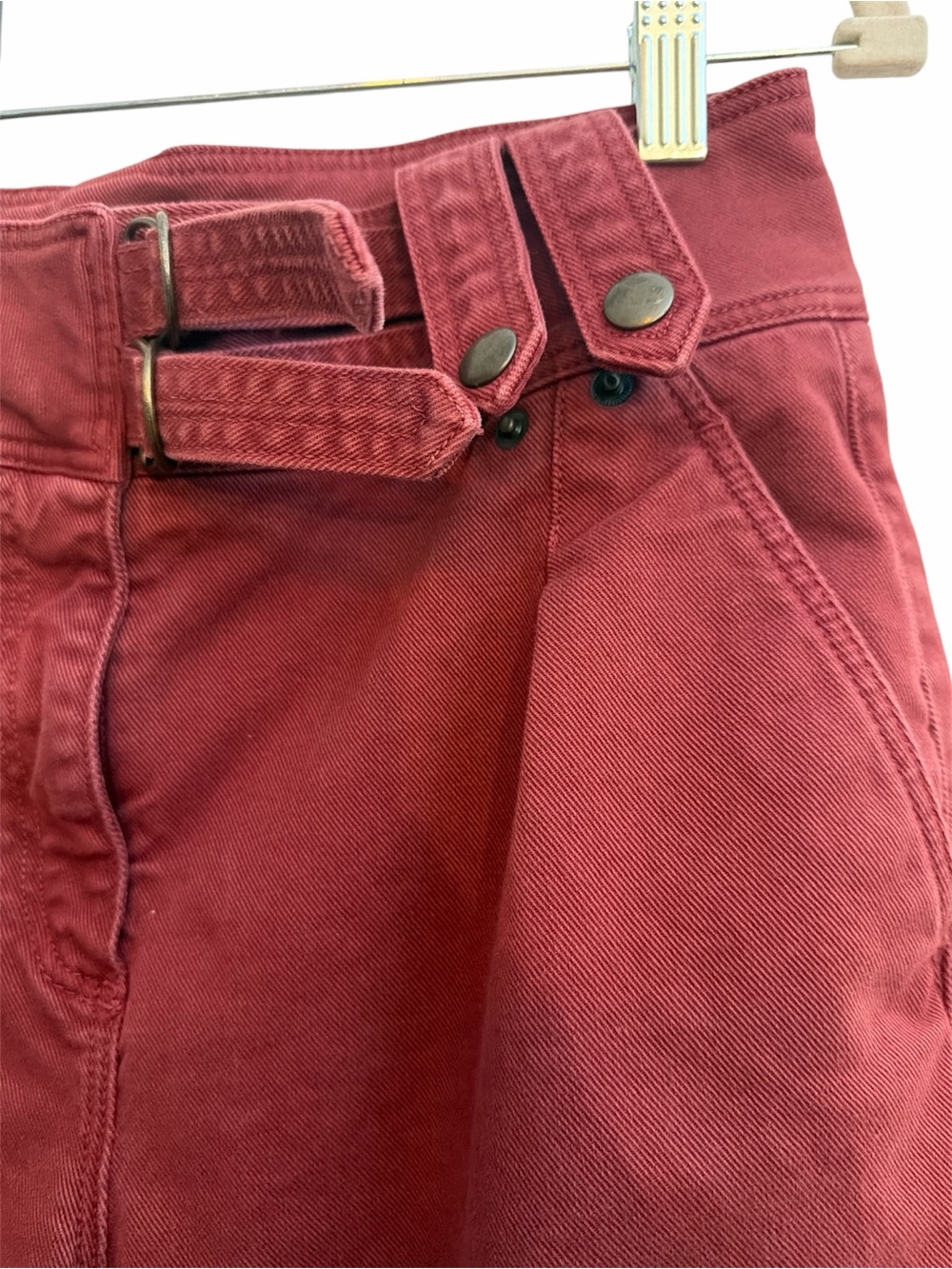Sézane High-Waist Double-Buckle Leon Trousers — Dusty Mauve (Lie De Vin) - Picture 9 of 16